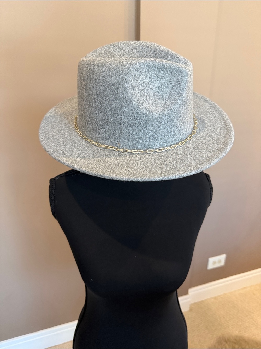 Anthropologie Light Gray Felt Fedora with Gold Chain Trim